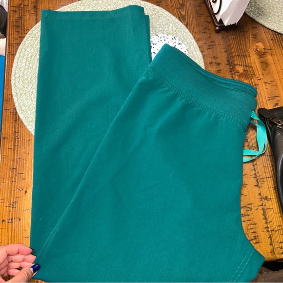 FIGS - High Waisted Livingston Scrub Pants - Picture 3 of 5